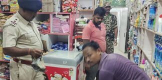 नकली हार्पिक टॉयलेट क्लीनर की बिक्री का भंडाफोड़