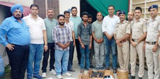 नकली आयुर्वेदिक दवा बनाने वाली फैक्ट्री का भंडाफोड़