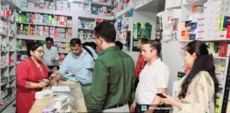 दवा स्टोरों पर रेड कर पांच के लाइसेंस निलंबित करने की सिफारिश