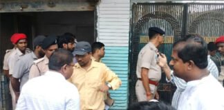 इलाज में लापरवाही पर अस्पताल सील कर महिला डॉक्टर गिरफ्तार