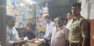 नकली दवाओं की शिकायत पर दवा बाजार में रेड, गोदाम किए सील