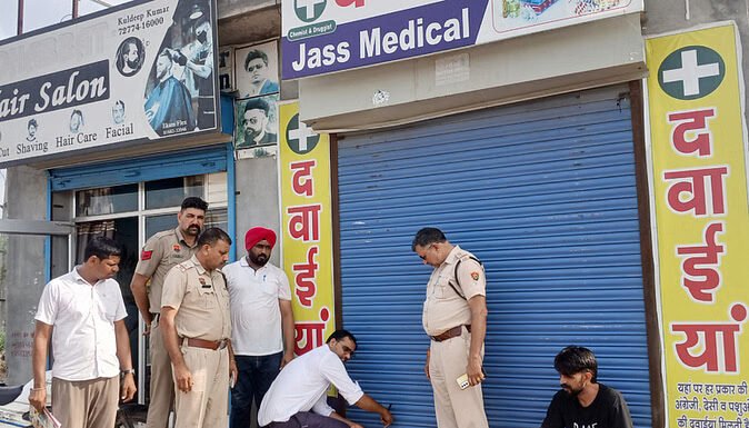 मेडिकल स्टोर संचालक को नशीले कैप्सूल की खेप समेत पकड़ा