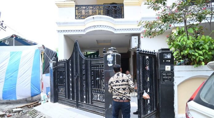 चिकित्सा उपकरण व्यापारी के 30 ठिकानों पर रेड