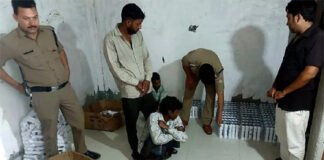 नकली शैंपू बनाने वाली फैक्ट्री का भंडाफोड़ कर तीन गिरफ्तार