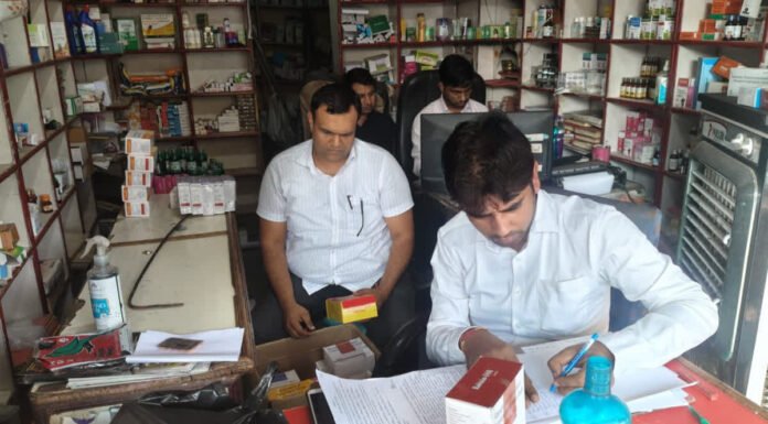 ड्रग लाइसेंस के बगैर दवा बेचने पर मेडिकल स्टोर किया सीज