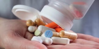 मेडिकल स्टोर पर प्रतिबंधित नशीली दवा के साथ दो अरेस्ट