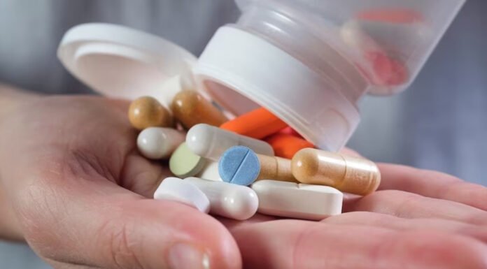 नशीली दवाओं की अवैध बिक्री के आरोप में छह अरेस्ट