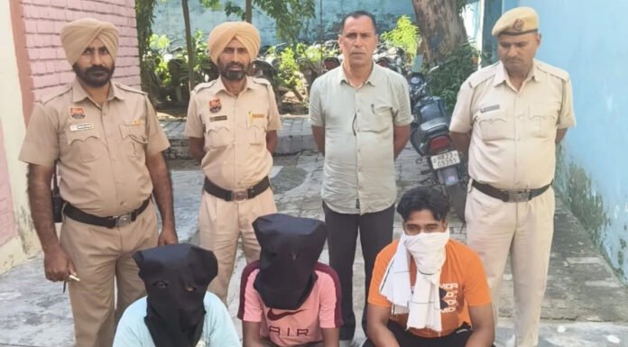 अवैध नशा मुक्ति केंद्र का भंडाफोड़ कर तीन लोग अरेस्ट