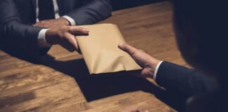 सहायक दवा नियंत्रक पर 25 लाख रिश्वत मांगने के आरोप