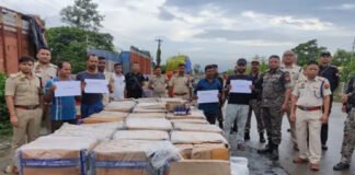 अवैध कफ सिरप की तस्करी में 21,600 बोतलें जब्त