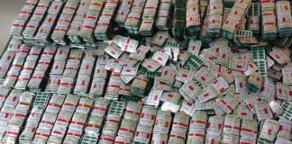 प्रतिबंधित नशीली दवाओं के साथ दो बस यात्री गिरफ्तार