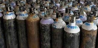 अवैध ऑक्सीजन कारोबार का भंडाफोड़ कर 31 सिलेंडर जब्त किए