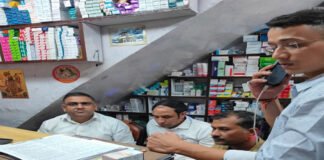 नकली दवा बिक्री की शिकायत पर मेडिकल स्टोरों पर की रेड