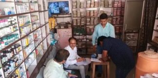 होलसेल दवा की दुकान में बिकती मिली नमकीन