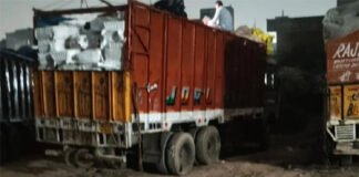 गोदाम पर रेड कर कफ सीरप का जखीरा बरामद किया