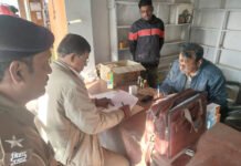 लाइसेंस के बिना चल रहे मेडिकल स्टोर को सील किया