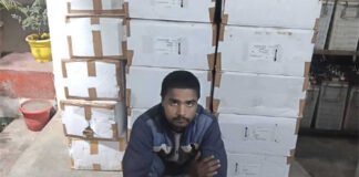 प्रेस लिखी पिकअप से कफ सिरप की तस्करी पकड़ी