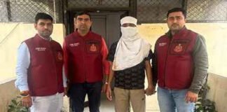 नकली कॉस्मेटिक्स पैकिंग मटेरियल बनाने वाली फैक्ट्री पकड़ी