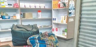 फर्जी डॉक्टर का क्लीनिक सीज, दवाइयां की जब्त