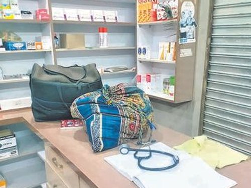 फर्जी डॉक्टर का क्लीनिक सीज, दवाइयां की जब्त