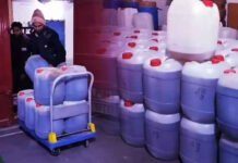 गोदाम पर रेड कर 25 लाख रुपए का मिलावटी शहद बरामद