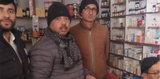 मेडिकल स्टोर बिना लाइसेंस संचालित करने पर दवाइयां जब्त