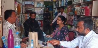 कॉस्मेटिक शॉप पर छापेमारी कर नकली उत्पाद जब्त