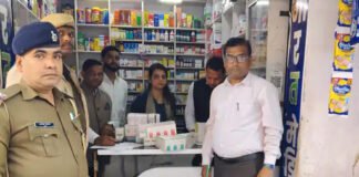 अवैध मेडिकल स्टोर सील कर 62 प्रकार की दवाएं जब्त