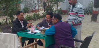 निजी क्लीनिक पर रेड कर नशीली और सरकारी दवाएं बरामद