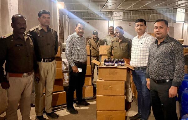 प्रतिबंधित नशीली कफ सिरप की 4800 बोतलें बरामद