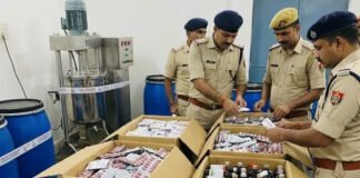 नकली दवाइयां बनाने वाली फैक्ट्री का भंडाफोड़, मालिक अरेस्ट