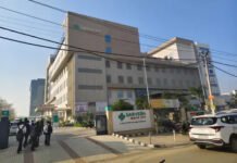 प्रतिष्ठित डॉक्टर के अस्पताल और घर पर आईटी की रेड