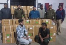 प्रतिबंधित कोडीन सिरप की पार्सल वैन में तस्करी, दो अरेस्ट