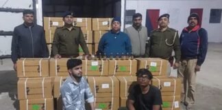 प्रतिबंधित कोडीन सिरप की पार्सल वैन में तस्करी, दो अरेस्ट