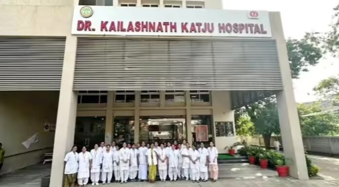 अस्पताल में नवजात की मौत पर हंगामा, डॉक्टर कमरों में बंद