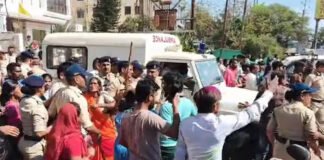 निजी अस्पताल में मरीज की मौत पर भड़के परिजन, पुलिस पर हमला