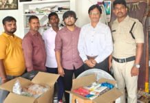 झोलाछाप डॉक्टर के क्लिनिक पर रेड कर दवाइयां जब्त