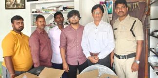 झोलाछाप डॉक्टर के क्लिनिक पर रेड कर दवाइयां जब्त