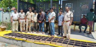 कफ सीरप की निजी बस से तस्करी पकड़ी, तीन गिरफ्तार