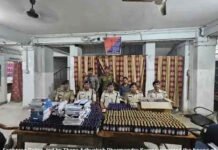 नशीली टेबलेट-कैप्सूल की तस्करी पकड़ी, तस्कर फरार