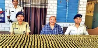 प्रतिबंधित कफ सिरप की 12 हजार बोतलों के साथ 4 अरेस्ट