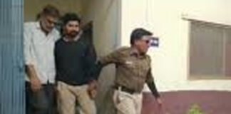 अवैध ब्यूटी प्रोडक्ट बेचने पर तीन दुकानदार गिरफ्तार