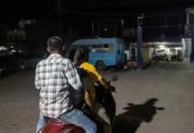 अस्पताल ने नहीं दिया शव वाहन, शव स्कूटी पर बांधकर ले गए!