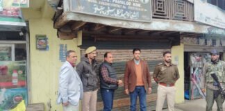 दवा रिकॉर्ड न रखने पर दो मेडिकल स्टोर सील