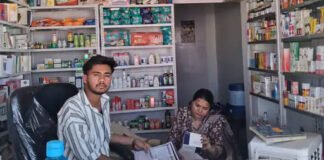 बिना फार्मासिस्ट दवा बेचते मिला स्टोर संचालक निलंबित