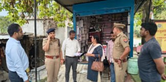 मेडिकल स्टोर पर रेड, प्रतिबंधित दवाएं जब्त