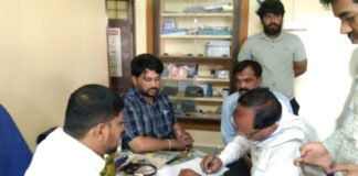 झोलाछाप डॉक्टर के फर्जी अस्पताल पर रेड, क्लिनिक सील