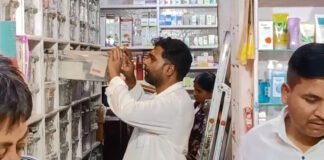 नर्सिंग होम और मेडिकल स्टोर्स पर रेड, मचा हडक़ंप