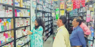 मेडिकल स्टोर व गोदामों पर रेड कर 23 दवाओं के सैंपल लिए