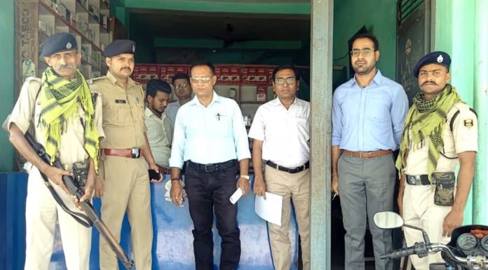 अवैध मेडिकल स्टोरों पर छापेमारी, भारी मात्रा में दवाएं जब्त